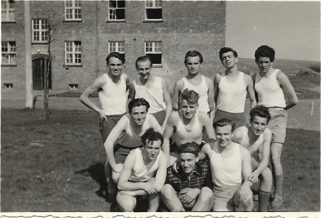 Die siegreiche Mannschaft bei einem Training auf dem Kasernensportplatz.