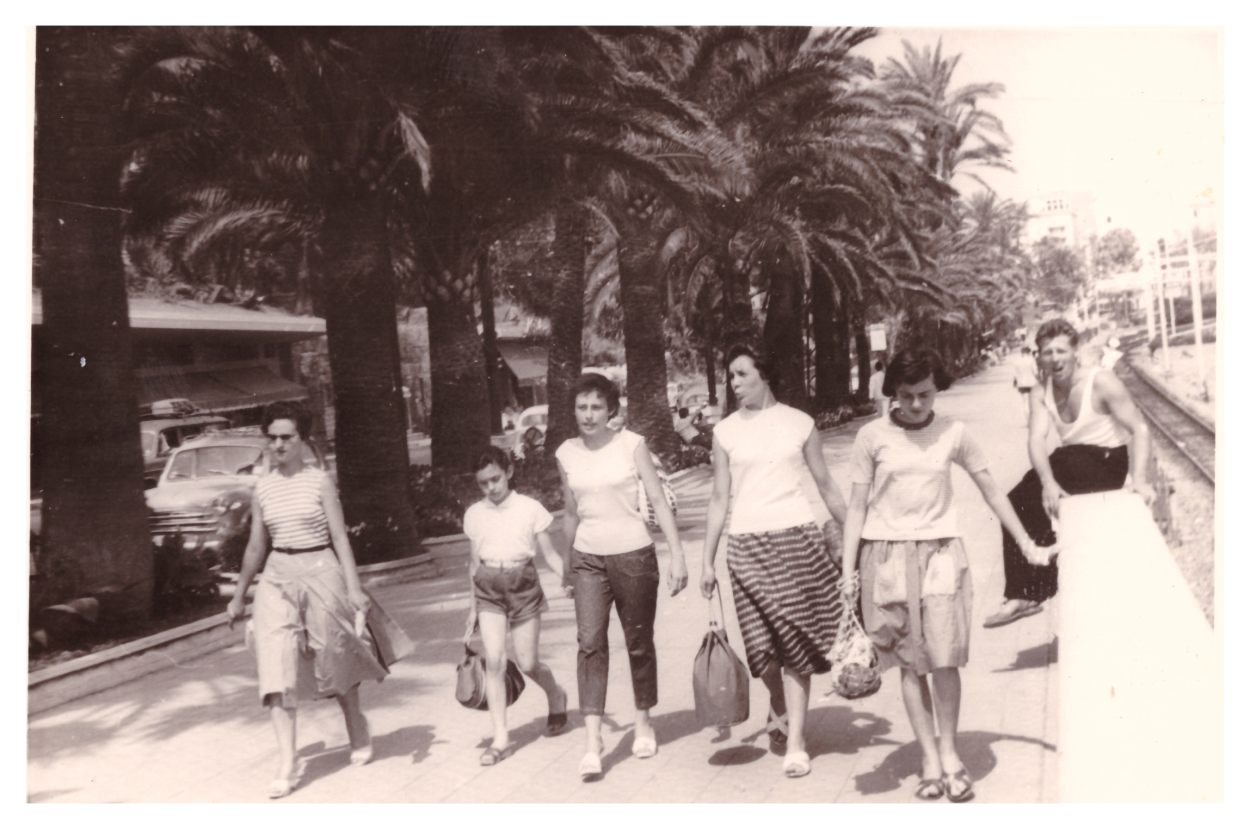 Römerinnen, vom Strand zurück, Foto r.e.